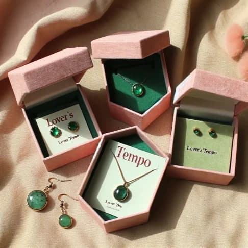 Custom Jewelry Subscription Boxes